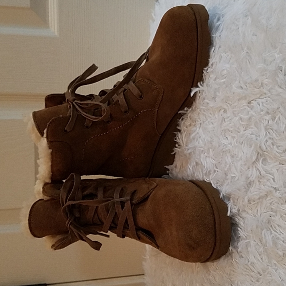 BearPaw Lace up Phoebe Winter boots